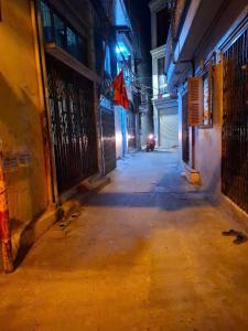 1.	Bán nhà Bằng B, Linh Đàm, DT 43m2, 4 tầng, cách đường ô tô 30m, SĐCC, nhà đẹp, full nội thất ở ngay, 6 tỷ